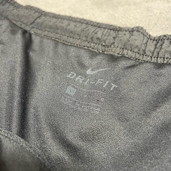 Nike Dri-FIT Black Shorts - Picture 4 of 4